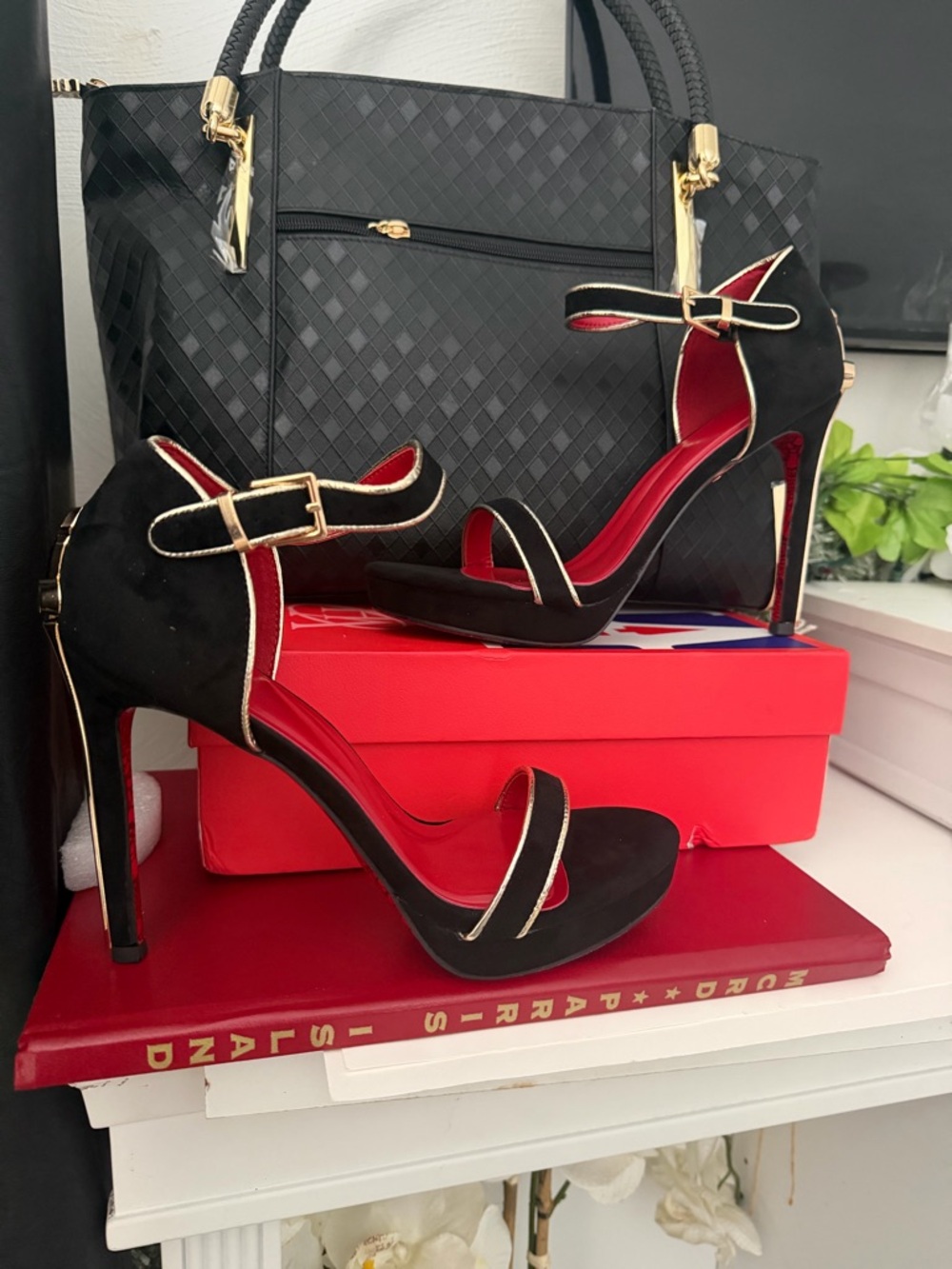 Elegant Black Leather dagger High Heel Sandals and large leather tote bag set